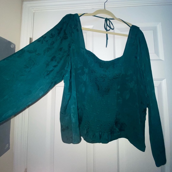 LEITH Elegant PLUS SIZE Crop-top Blouse - Picture 4 of 6